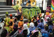 Bunda PAUD Makassar Ajak Ratusan Anak Cintai Lingkungan Lewat Dongeng Pantai Losari