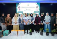Wagub Sulsel Dorong UMKM Naik Kelas, Serahkan Mesin Jahit hingga Bibit Cabai untuk Warga Sidrap