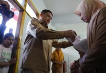 Hari Pertama Sekolah, Wali Kota Makassar Antar Putri Bungsu dan Ajak Ayah Terlibat dalam Pendidikan Anak