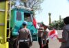 Jelang HUT RI ke-81, Polres Maros Bagikan Bendera Merah Putih ke Pengendara
