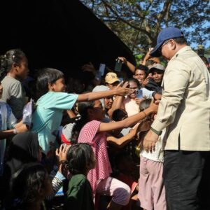 Kunjungi Lokasi Pengungsian, Prabowo Janji Pemerintah Terus Bantu Warga Terdampak Gempa
