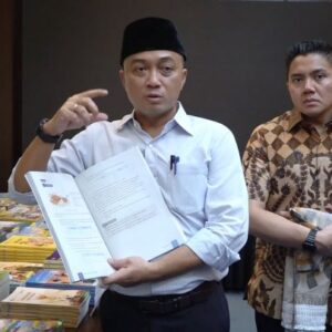 Mensesneg : Prabowo Minta Buku Pelajaran Indonesia Dibandingkan Dengan Negara Asean