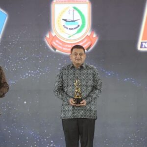 Appi Terima Penghargaan Kompastv Atas Komitmen Pemerataan Pendidikan Makassar