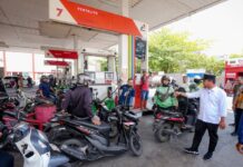 Sidak SPBU di Makassar, Gubernur Sulsel Temukan 4 Nozzle Cuma Dilayani 1 Operator