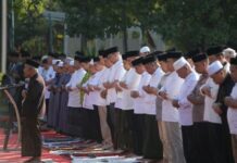 Wali Kota Bersama Pejabat dan Warga Gelar Salat Istisqa di Masjid Almarkaz Makassar