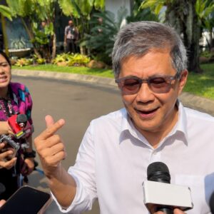 Rocky Gerung Beri Nilai Sip Untuk Prabowo, Gestur Finger Heart Di Istana Dan Ujian Dua Tahun Kekuasaan