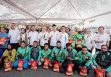 Gubernur Sulsel Dampingi Zulkifli Hasan Salurkan Bantuan Pangan di GOR Sudiang