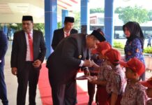 Telan Anggaran Rp4 Miliar,15 Ribu Seragam Sekolah Gratis dibagikan Pemkab Maros untuk SD dan SMP