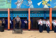 Polisi Masuk Sekolah, Wakapolres Maros Edukasi Pelajar soal Bahaya Geng Motor dan Narkoba